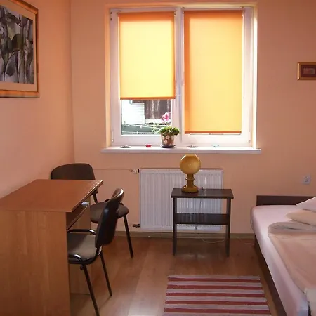 Hostel Goscinny Domek Újszandec